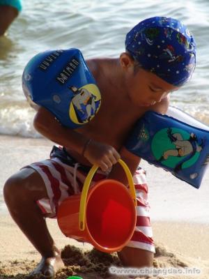thumbs/0002---Boy-at-Pattaya-Beach.jpg